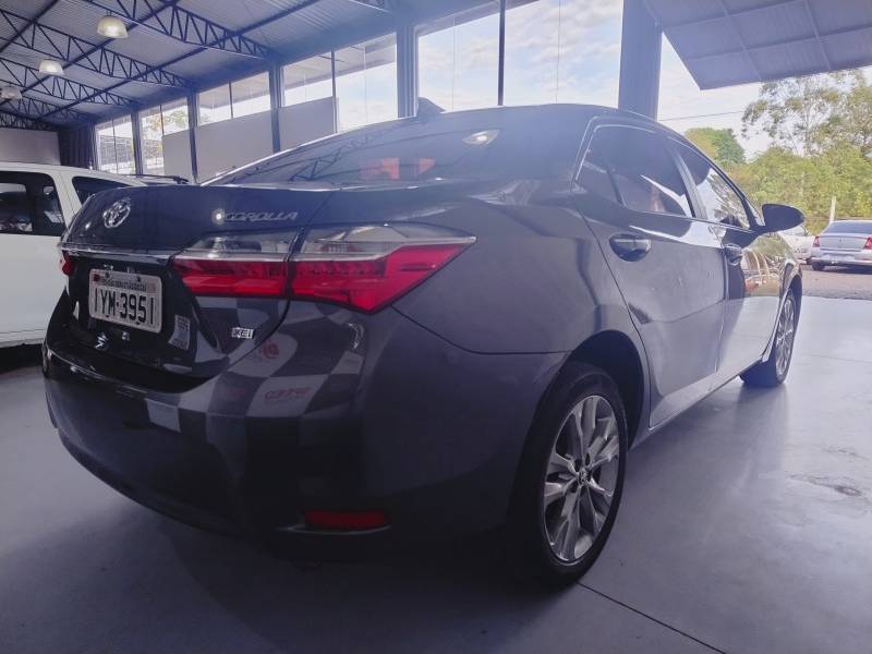 TOYOTA - COROLLA - 2019/2019 - Cinza - R$ 107.500,00