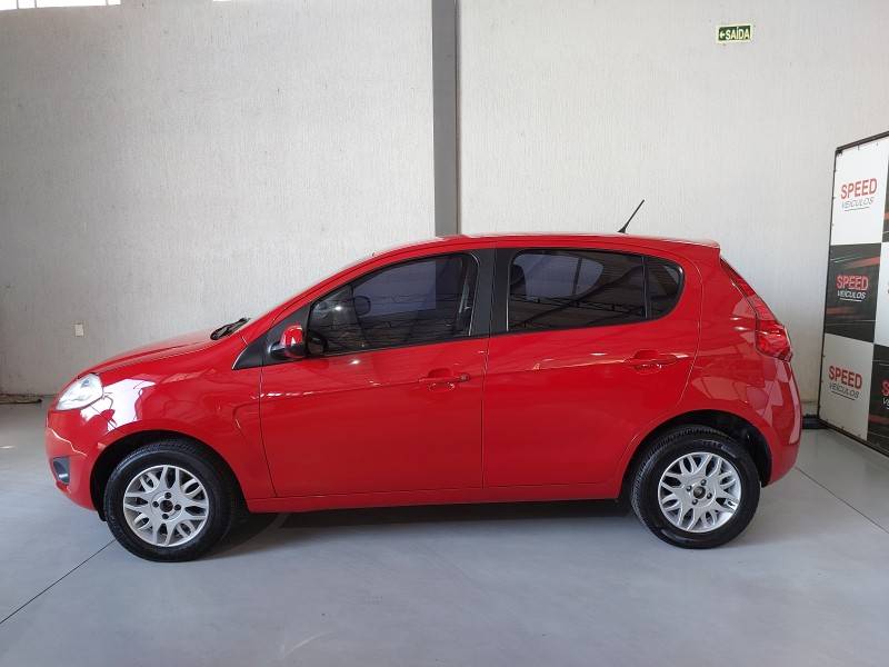 FIAT - PALIO - 2016/2017 - Vermelha - R$ 43.900,00