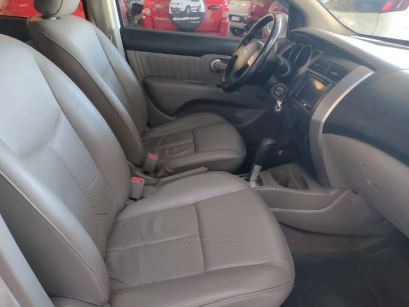 NISSAN - LIVINA - 2010/2011 - Prata - R$ 38.900,00