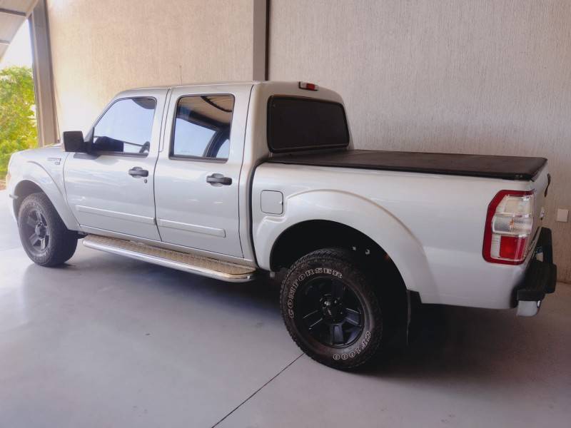 FORD - RANGER - 2010/2011 - Prata - R$ 64.900,00