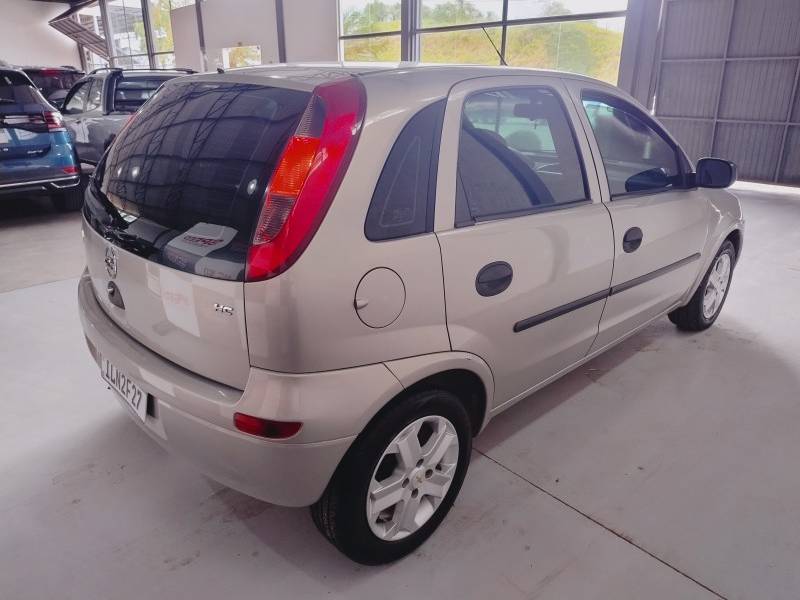 CHEVROLET - CORSA - 2003/2004 - Bege - R$ 24.900,00