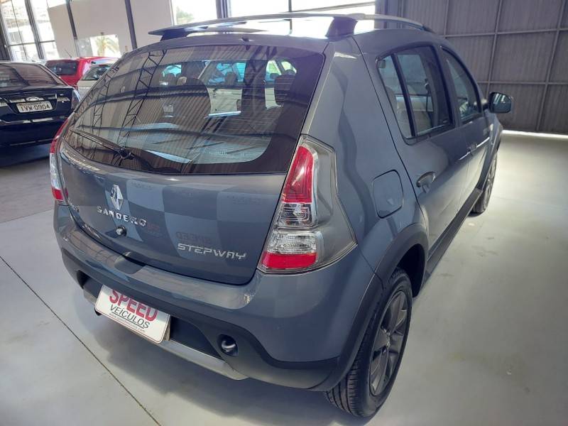 RENAULT - SANDERO - 2012/2012 - Cinza - R$ 40.900,00