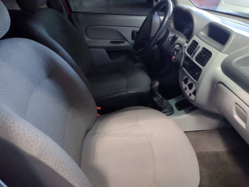 RENAULT - CLIO - 2009/2010 - Vermelha - R$ 24.900,00