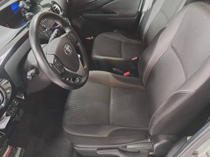 TOYOTA - ETIOS - 2016/2017 - Prata - R$ 57.900,00