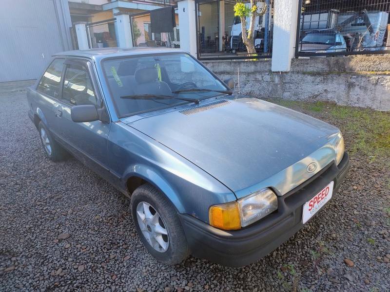 FORD - ESCORT - 1988/1989 - Azul - R$ 9.990,00