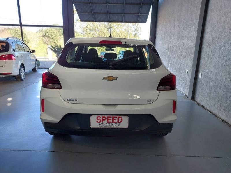 CHEVROLET - ONIX - 2020/2020 - Branca - R$ 53.900,00