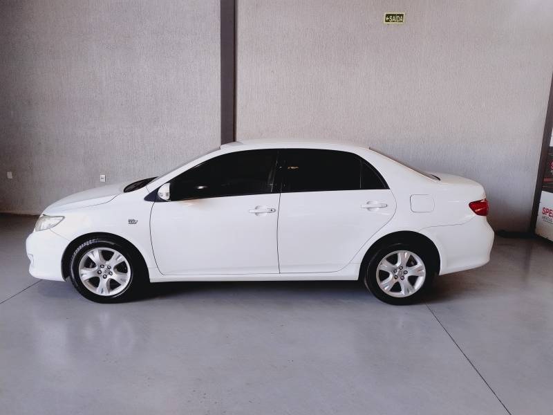TOYOTA - COROLLA - 2010/2011 - Branca - R$ 64.900,00