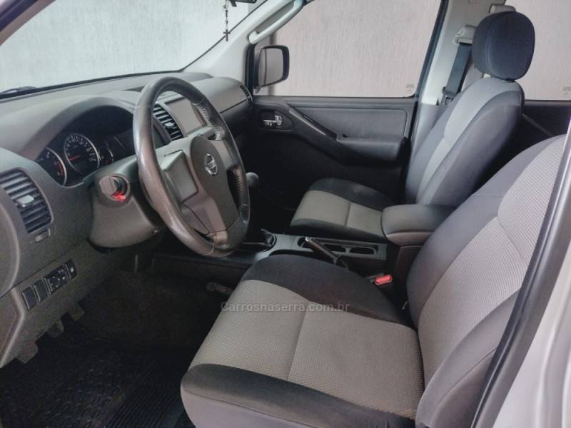 NISSAN - FRONTIER - 2014/2015 - Prata - R$ 111.900,00