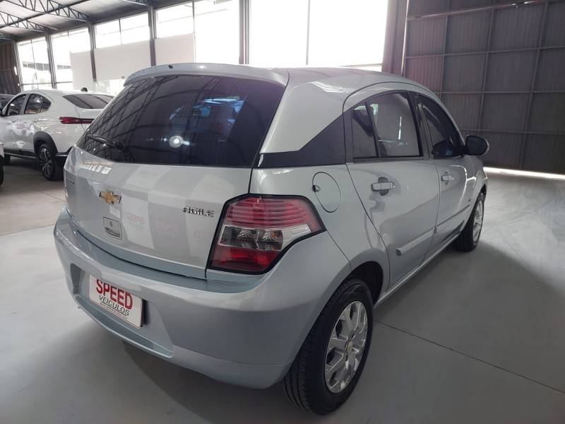CHEVROLET - AGILE - 2010/2011 - Prata - R$ 35.900,00