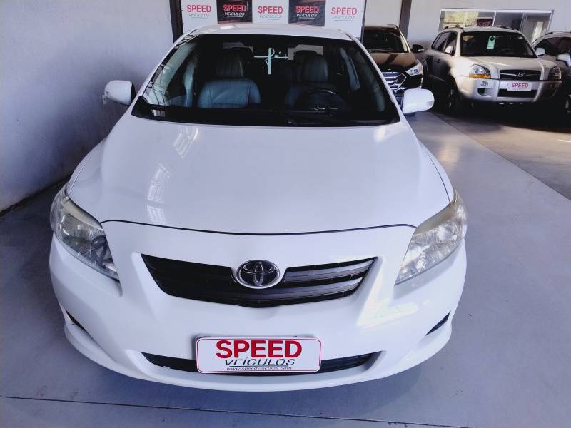 TOYOTA - COROLLA - 2010/2011 - Branca - R$ 64.900,00