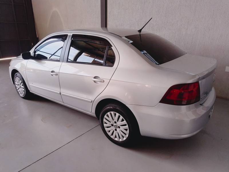 VOLKSWAGEN - VOYAGE - 2010/2011 - Prata - R$ 32.900,00
