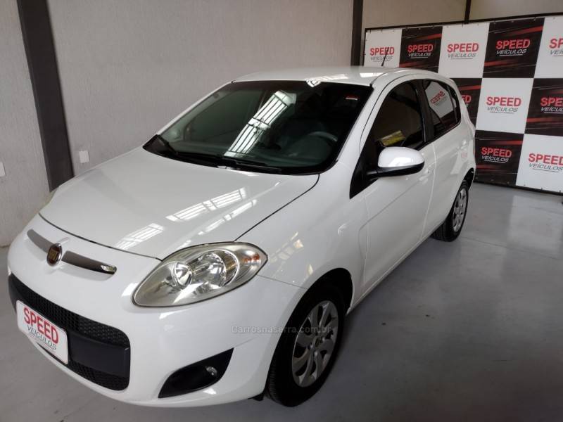 FIAT - PALIO - 2012/2013 - Branca - R$ 35.900,00