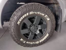 NISSAN - FRONTIER - 2014/2015 - Prata - R$ 111.900,00