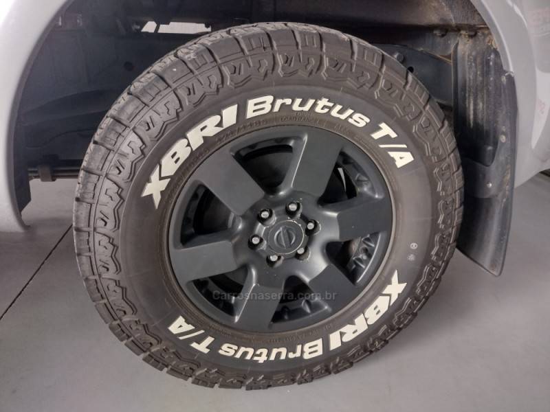 NISSAN - FRONTIER - 2014/2015 - Prata - R$ 111.900,00