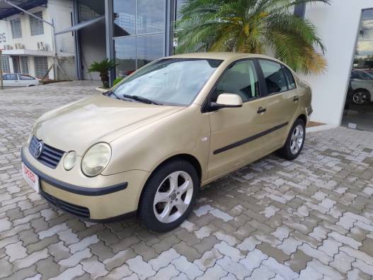 VOLKSWAGEN - POLO SEDAN - 2003/2003 - Bege - R$ 23.900,00