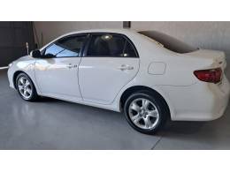 TOYOTA - COROLLA - 2010/2011 - Branca - R$ 64.900,00