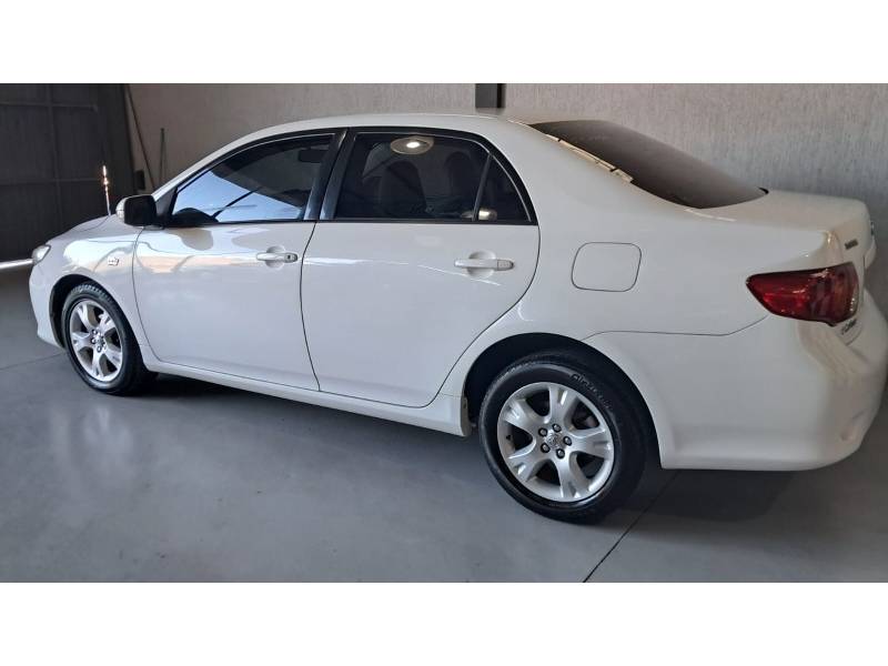 TOYOTA - COROLLA - 2010/2011 - Branca - R$ 64.900,00
