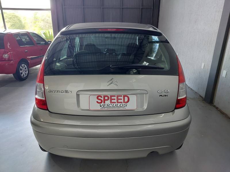 CITROËN - C3 - 2007/2008 - Prata - R$ 21.900,00