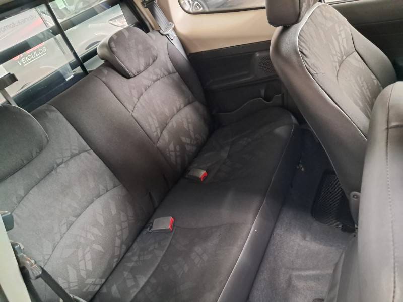 FIAT - STRADA - 2010/2011 - Branca - R$ 46.900,00