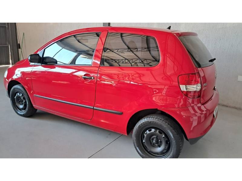 VOLKSWAGEN - FOX - 2007/2008 - Vermelha - R$ 27.900,00