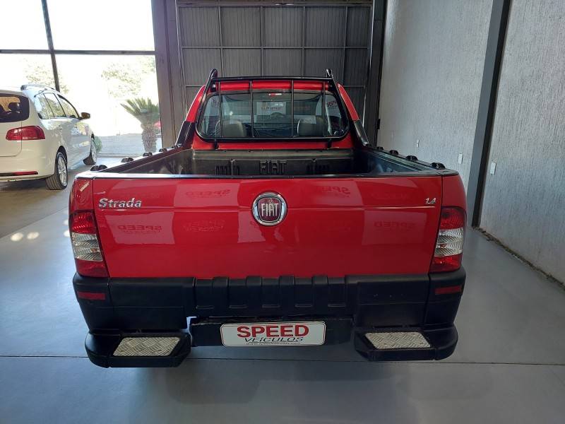 FIAT - STRADA - 2010/2011 - Vermelha - R$ 39.800,00
