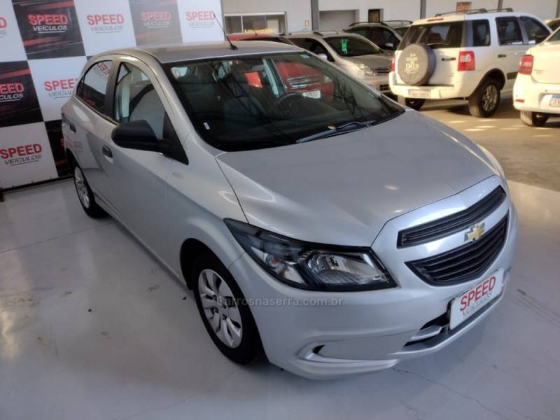 CHEVROLET - ONIX - 2018/2019 - Prata - R$ 52.900,00